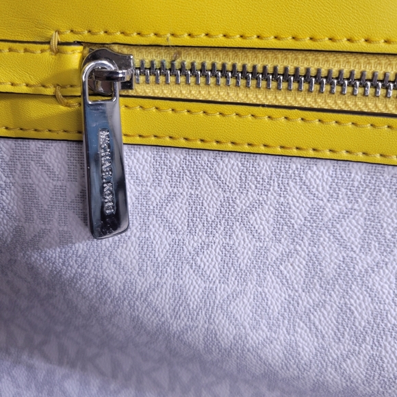 Michael Kors Kenly Large Signature Logo Tape Tote Bag - Picture 3 of 11